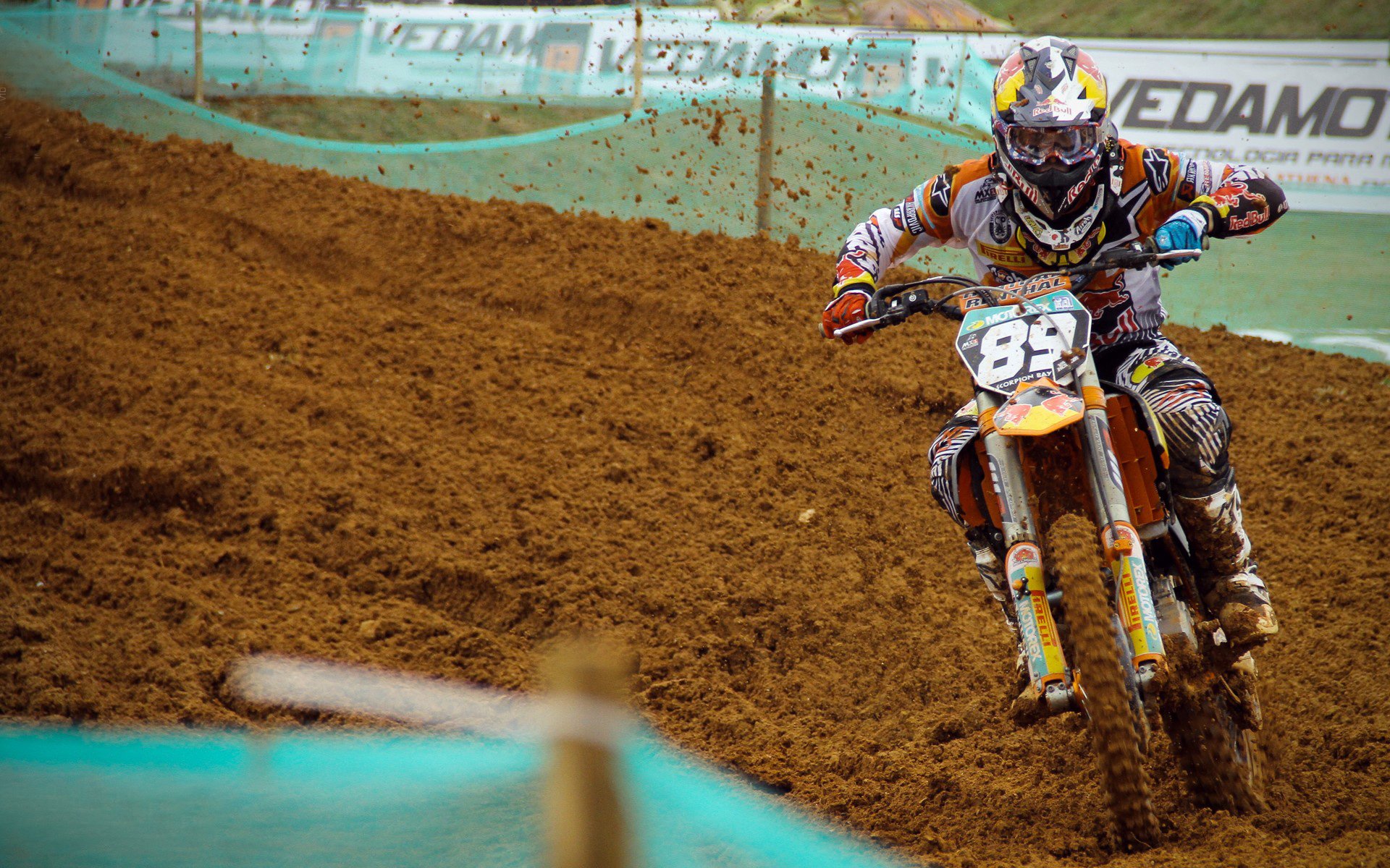 男子国家队尝试分组战术演练提高临场适应力